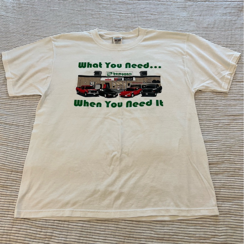 Vintage Iowa Bomgaars Employee Graphic Tee large